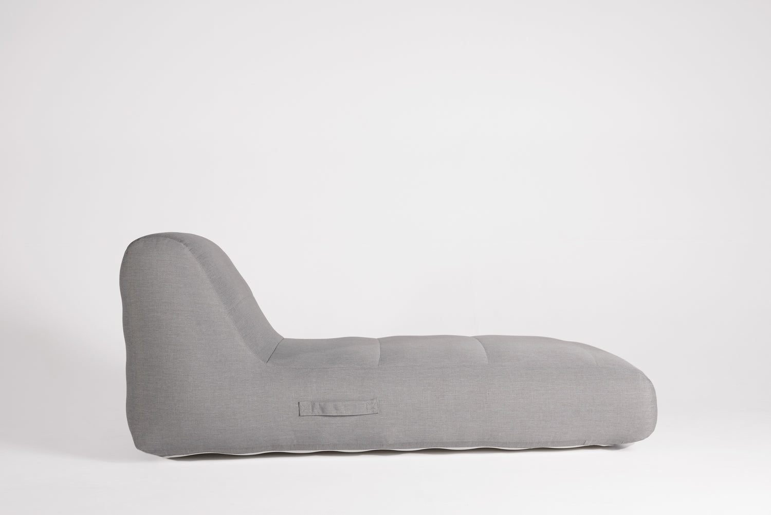 Chaise de piscina de peltre