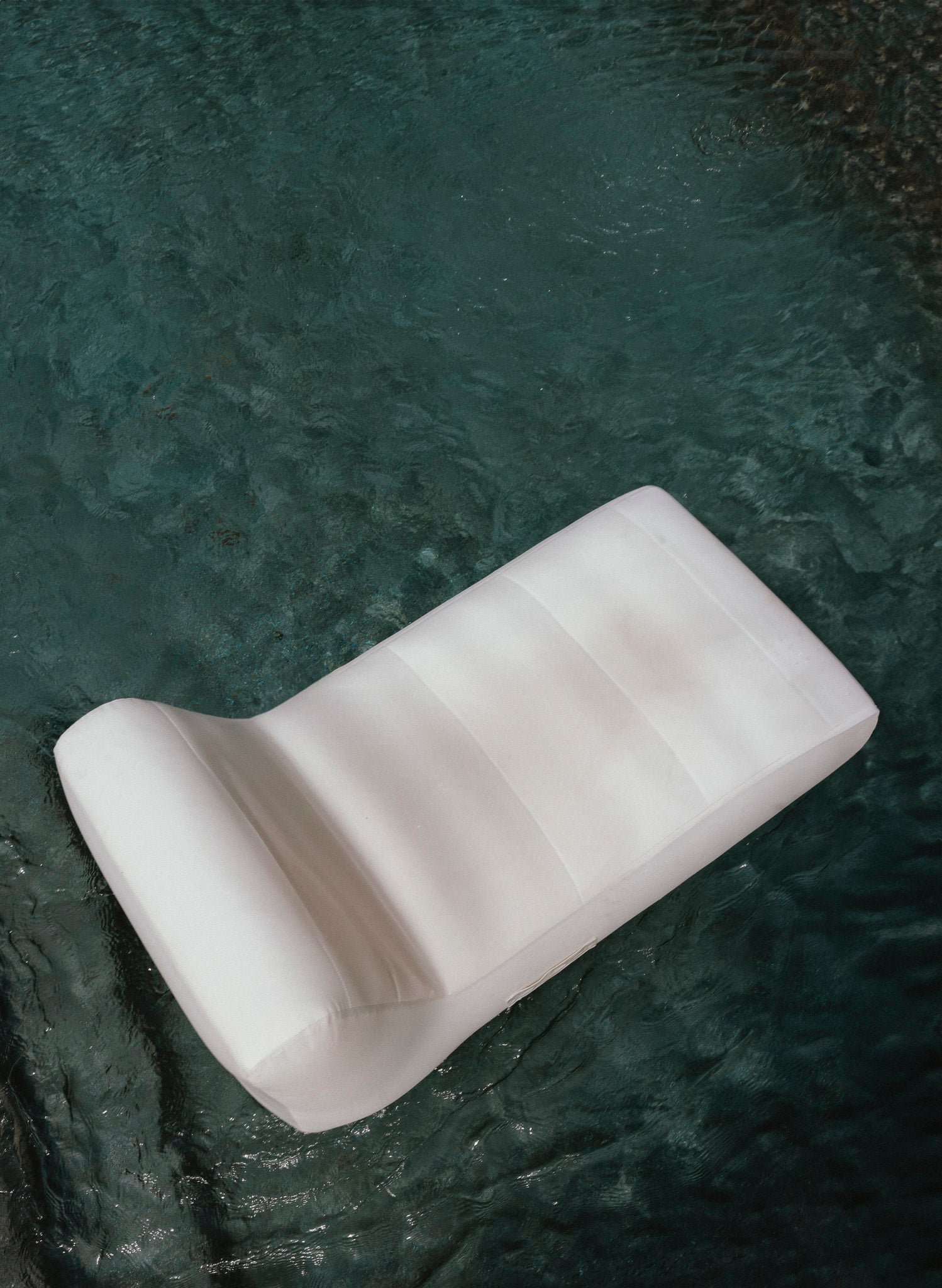 Ultimate Relaxation: Features of the Pool Chaise